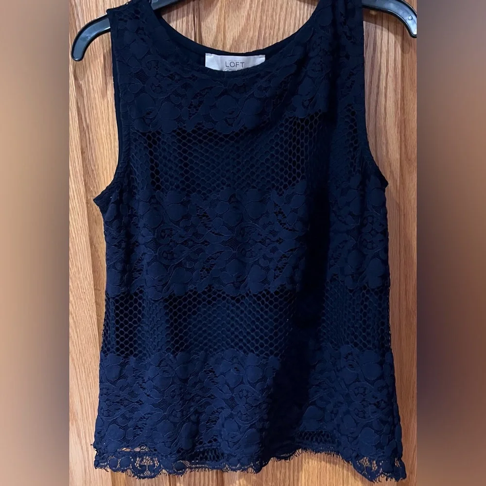LOFT Lace Overlay Scalloped Hem Sleeveless Lined Navy Blue Top Blouse Size XXSP‎
